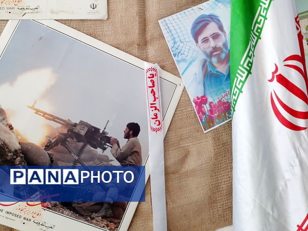 بزرگداشت یاد شهدای دفاع مقدس در دبستان دخترانه نوفل لوشاتو ناحیه سه