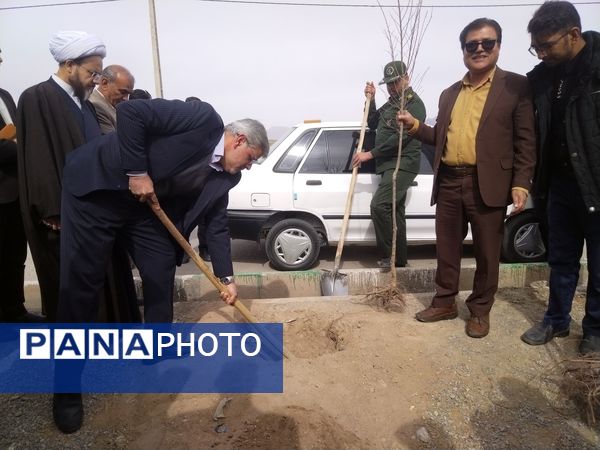 مراسم درخت کاری در مدرسه پویندگان فرهنگ شهرستان خلیل آباد 