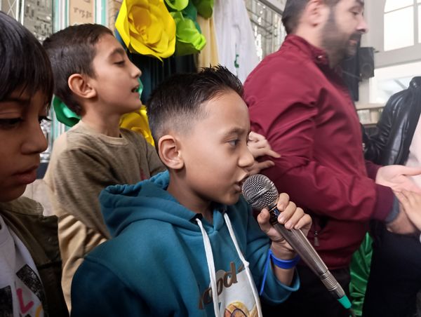 مسجد حسین‌بن‌علی (ع) میزبان لبخند دانش‌آموزان در جشن میلاد دو امام
