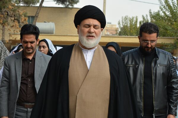 نماز باران، همخوانی زمین و آسمان در دبیرستان ولایت بهارستان‌دو