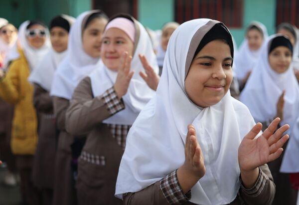 صبحگاهی غرق در علم و شادمانی در آموزشگاه جمهوری اسلامی ناحیه یک شهرستان بهارستان 