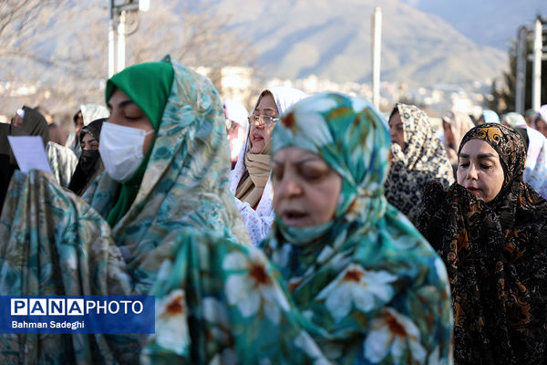 نماز عید فطر - امامزاده پنج تن لویزان