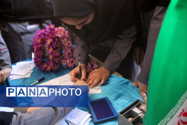 انتخابات شورای دانش‌آموزی دبیرستان رضوان بوشهر