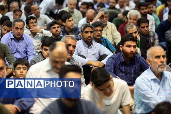 گل آرایی ضریح مطهر حضرت معصومه(س) به مناسبت روز دختر