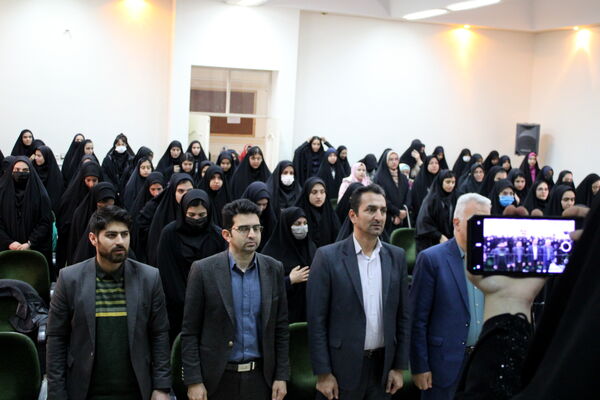 تجلیل از دانش‌آموزان برگزیده در چهل ودومین جشنواره فرهنگی هنری امید فردا شهرستان بن