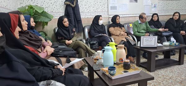 برگزاری کارگاه آموزشی بازی و یادگیری در جمع همکاران دبستان هیات امنایی ملاصدرا 