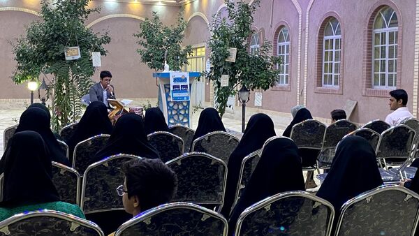 محفل شعر در سازمان دانش‌آموزی یزد 
