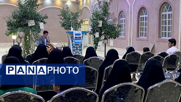 محفل شعر در سازمان دانش‌آموزی یزد 