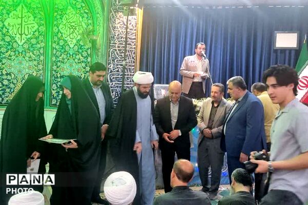 حضور دانش آموزان نخبه نهج البلاغه و حافط قرآن کریم چهارانگه در مصلا نماز جمعه 