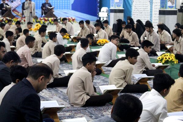  محفل انس با قرآن کریم دانش‌آموزان در بوشهر 