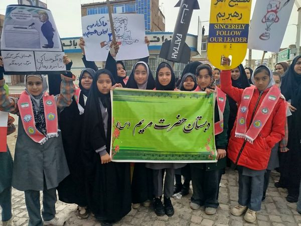  مشقِ اقتدارِ دخترانِ سرخسی در مطلعِ فجرِ ۴۷