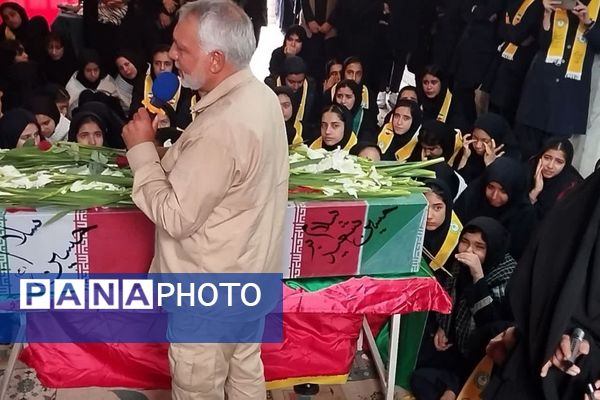 تشییع شهید گمنام در مدارس ناحیه 4 شیراز