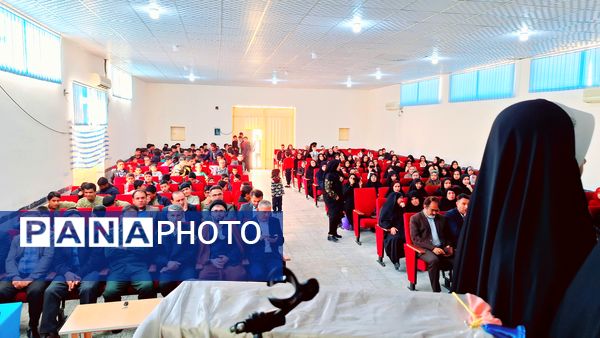 تجلیل از دانش‌آموزان نخبه مسابقات قرآن، عترت و نماز و تربیت‌بدنی