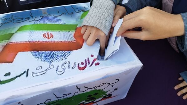انتخابات شورای دانش آموزی دبیرستان شاهد تکتم ناحیه۳