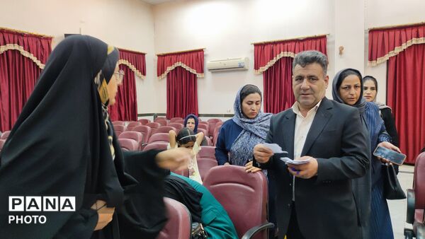 انتخابات انجمن اولیا و مربیان در مدرسه پسرانه نمونه فرزانگان در شهرستان شیروان 