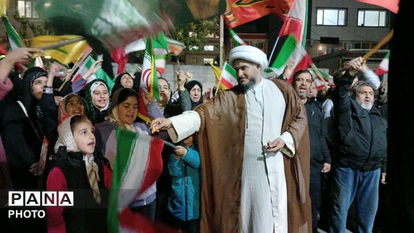 انزجار مردم آبرسانی فردیس از دشمن متخاصم در راهپیمایی‌های هرشب