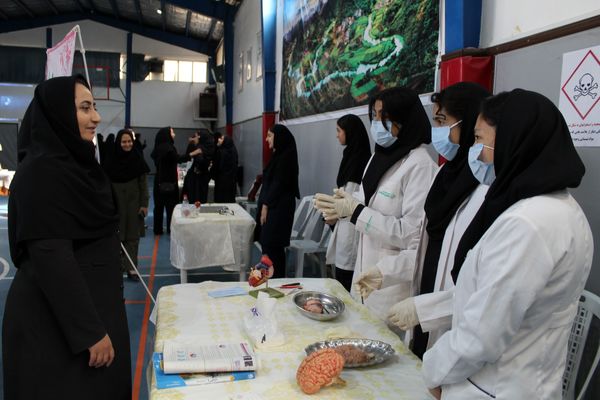 گرامیداشت روز آزمایشگاه در دبیرستان دخترانه شاهد غرویان وکیلی (۲۲)