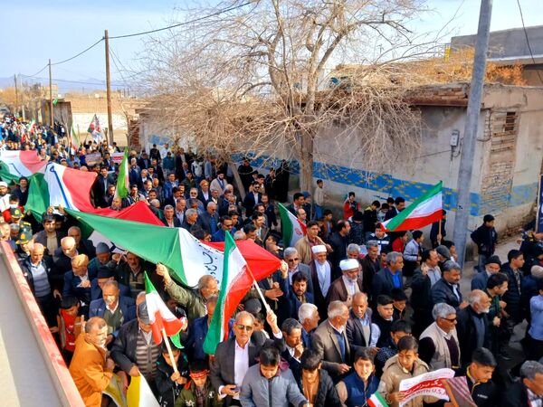 حضور باشکوه مردم کندر در راهپیمایی ۲۲ بهمن