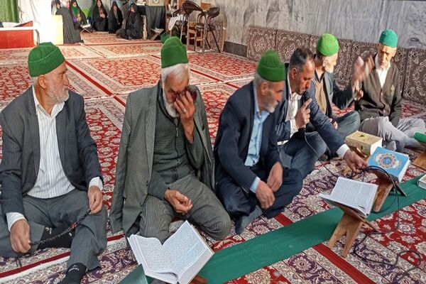 آخرین روز از اعتکاف دانش آموزی انس با خدا  در مسجد جامع شهر بار نیشابور