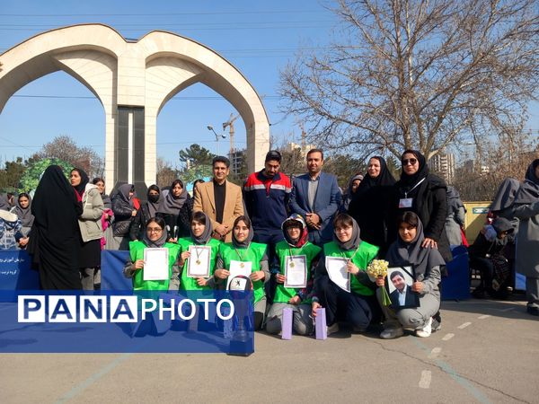 مسابقات بین مدرسه ای جام اقتدار ایران دردبیرستان دوره اول آرمینه مصلی نژاد ناحیه ۶