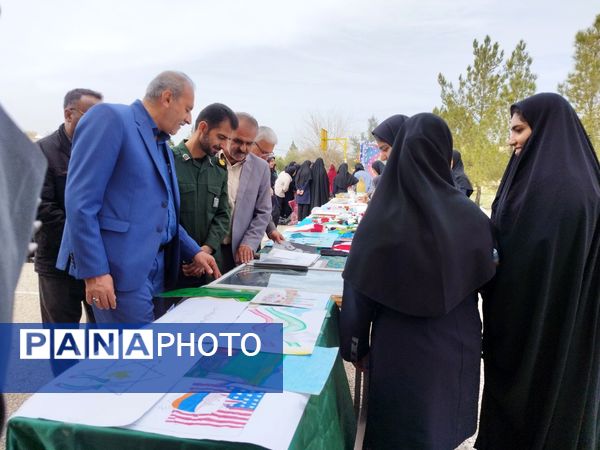 جشن مدرسه‌ای «ایرانمون» در مدرسه شهدای میانشهر