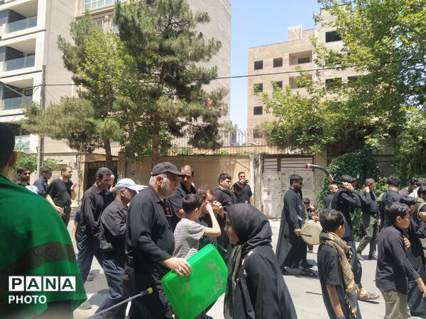 دل هایی غرق در عزا در مراسم ظهر تاسوعا حسینی