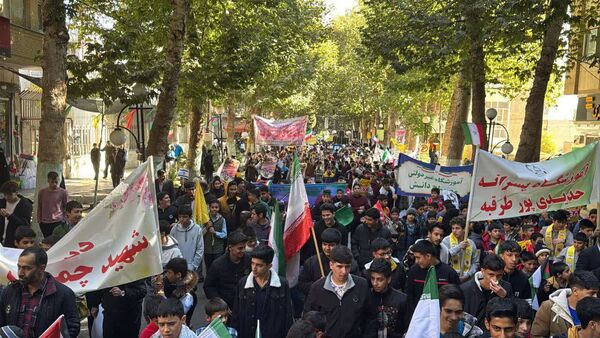حضور پرشور مردم در راهپیمایی ۱۳ آبان طرقبه