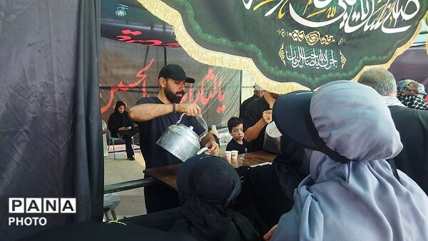 موکبی در جاده قدیم نیشابور - مشهد 