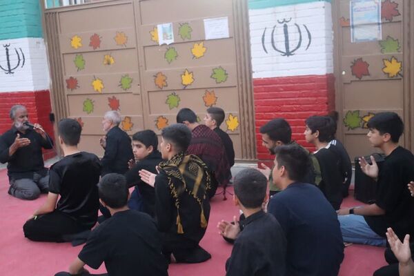 قرائت دعای زیارت عاشورا در شب های محرم در مسجد حضرت صاحب الزمان(عج)