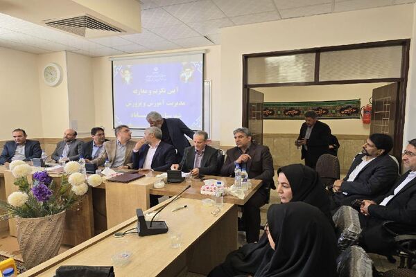 فصل تازه خدمت‌رسانی؛ مهدی ذبیحی بر سکوی مدیریت آموزش و پرورش گناباد