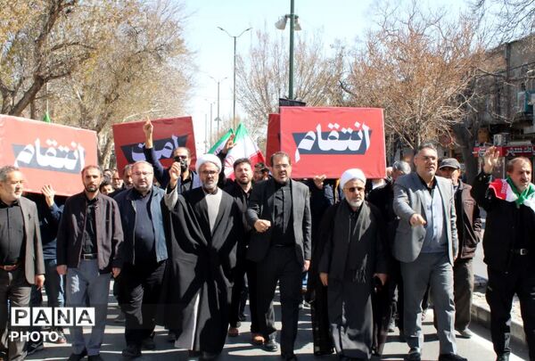 راهپیمایی دانش‌آموزان در همدان