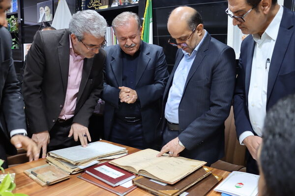 بازدید معاون وزیر و رئیس مرکز اطلاع رسانی و روابط عمومی وزارت آموزش و پرورش از مدرسه ماندگار سعادت بوشهر