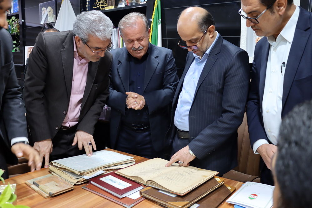 بازدید معاون وزیر و رئیس مرکز اطلاع رسانی و روابط عمومی وزارت آموزش و پرورش از مدرسه ماندگار سعادت بوشهر