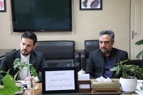 نشست هم‌اندیشی معاونت پرورشی و فرهنگی اداره‌کل آموزش و پرورش با ناحیه 4 مشهد