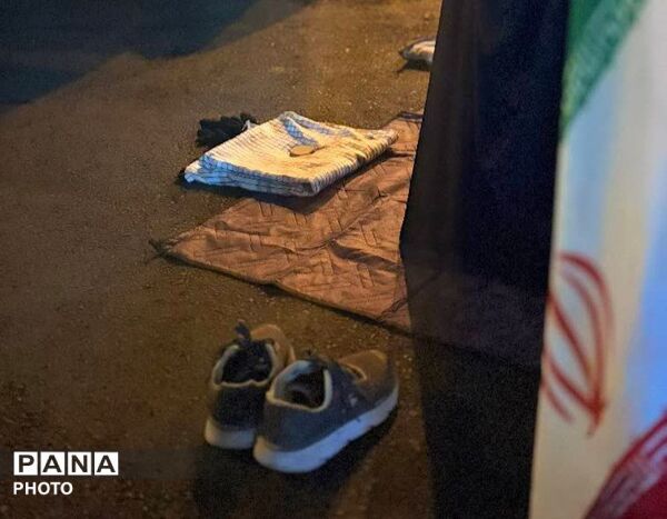 اشک‌های میناب در آغوش تهران؛ خانواده شهدا در میدان طهرانی‌مقدم