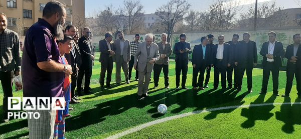 افتتاحیه زمین چمن در دبستان پسرانه گلستان ناحیه ۷ آموزش و پرورش مشهد مقدس 