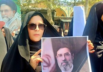 مراسم اربعین شهید رهبر انقلاب اسلامی سید علی خامنه در میدان امام خمینی ره 