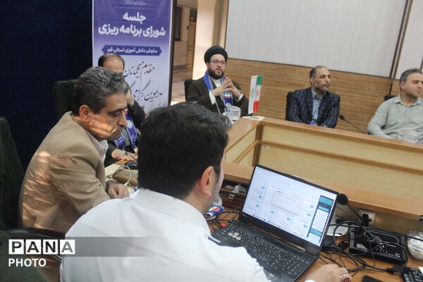 چهاردهمین نشست شورای برنامه ریزی سازمان دانش آموزی استان قم