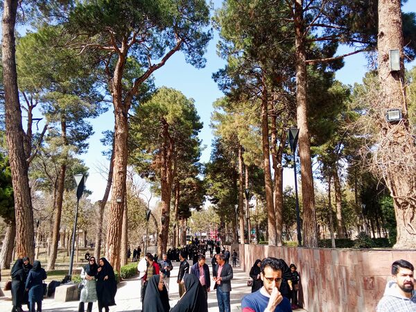 معاونان پرورشی شهرستان نیشابور از مقبره خیام بازدید کردند 