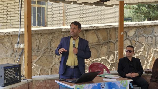 کارگاه‌های تخصصی برنامه ملی نماد ویژه مدیران مدارس شهرستان دنا در اردوگاه شهید مطهری سی‌سخت
