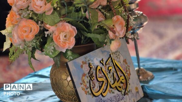 فارسان در جشن دهه کرامت؛ گردهمایی مردم در بارگاه امامزاده 
