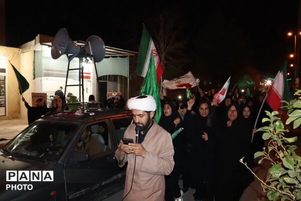 راهپیمایی باشکوه شبانگاهی در کوهنانی و اعلام حمایت مردم از رهبر انقلاب اسلامی  