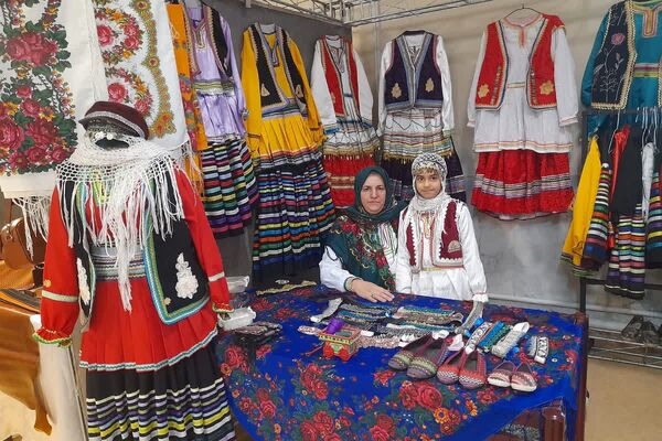 جشن توانمندی زنان  در نمایشگاه بانوان دانشگاه آزاد ملارد