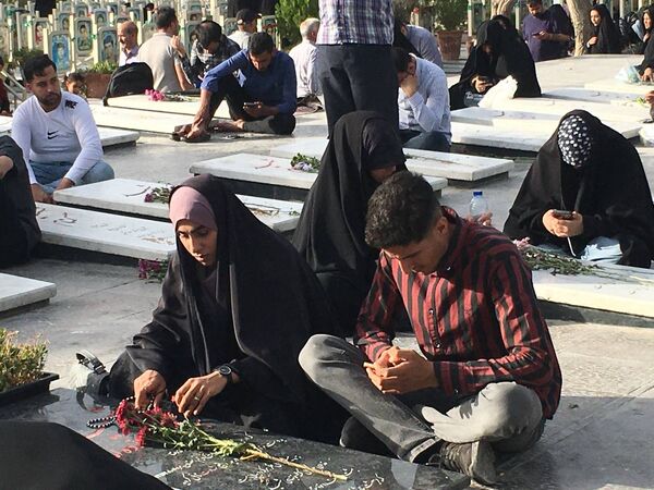 برپایی مراسم دعای عرفه در گلستان شهدای اصفهان