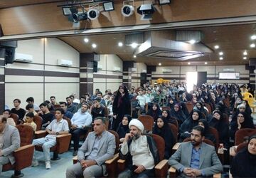 از تلاوت تا تربیت؛ تجلیل از برگزیدگان مسابقات قرآن، عترت و نماز لرستان در ناحیه ۲ خرم‌ آباد