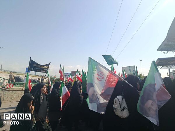 اردوی زیارتی دانشجومعلمان قم در مرقد امام و بیت رهبر شهید