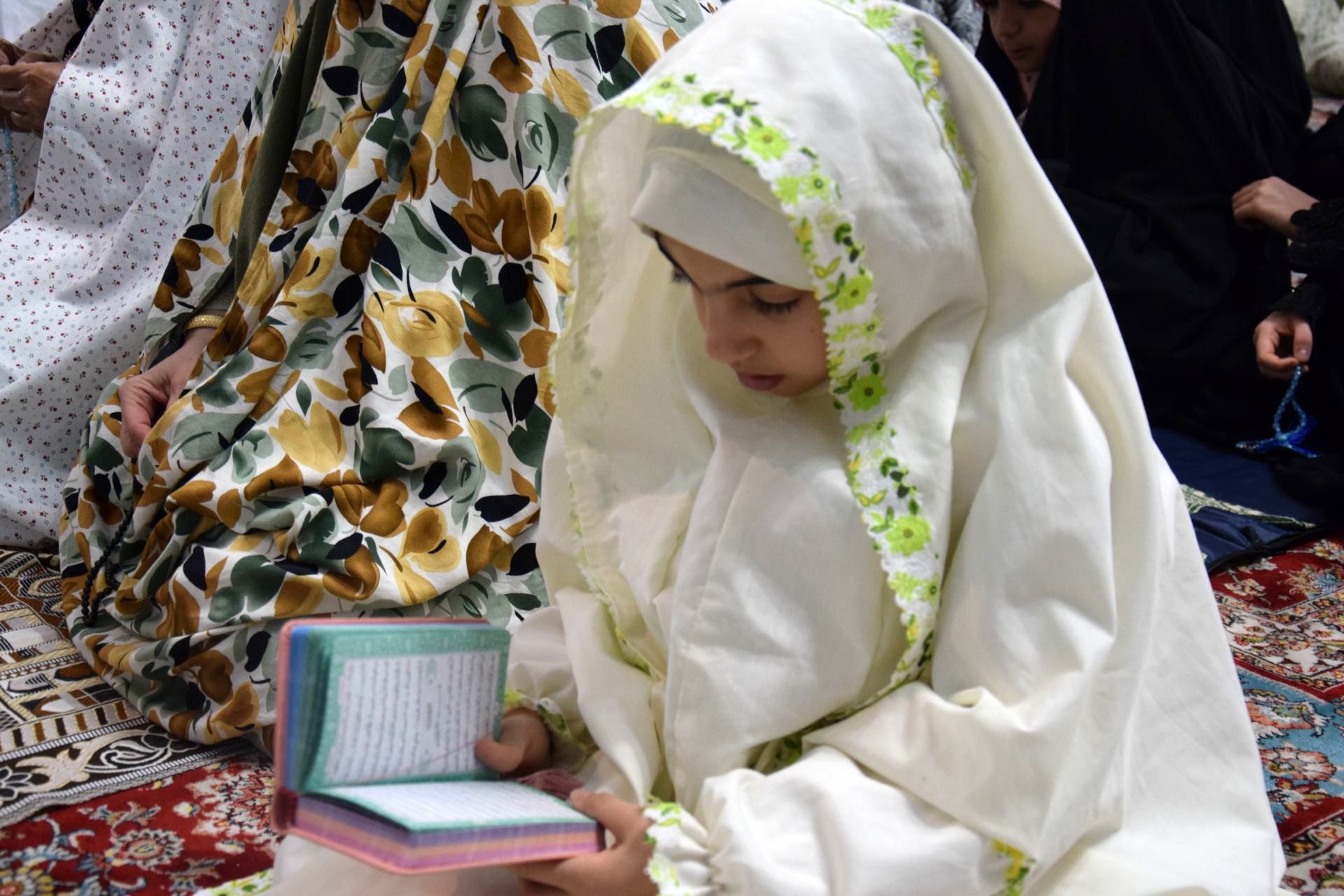 اعتکاف دانش‌آموزی در مسجد جامع امام حسین(ع) ناحیه یک کرج 