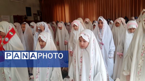 نماز جماعت در دبستان شهید رجبی۲ با حضور مسئولان اداره آموزش و پرورش ناحیه 6