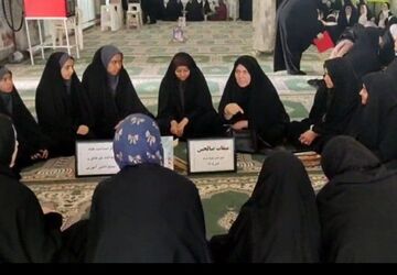 تشکیل حلقه های میقات الصالحین توسط دانش آموزان بسیجی در مصلی نماز جمعه شهرستان سرایان