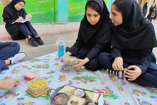 جشن هفته تربیت‌بدنی در دبیرستان فضیلت شاهد شهرستان ورامین